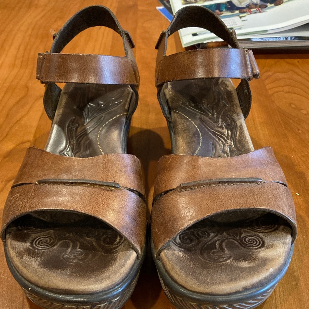 Born Women's Brown Leather Sandals